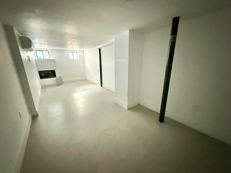 1518 Jefferson Ave #1R — Photo 12