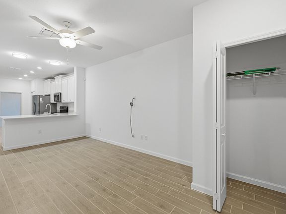 4th image of 3409 SW 34th Avenue Cir #9