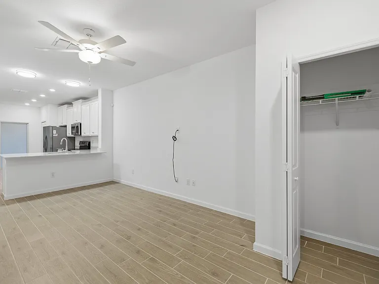 3409 SW 34th Avenue Cir #9 — Photo 4
