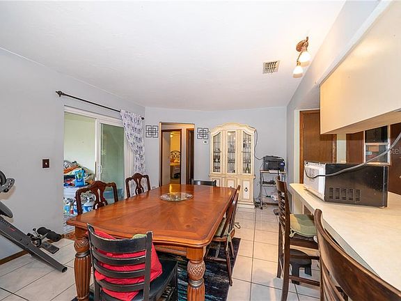 5th image of 1530 Gladiolas Dr