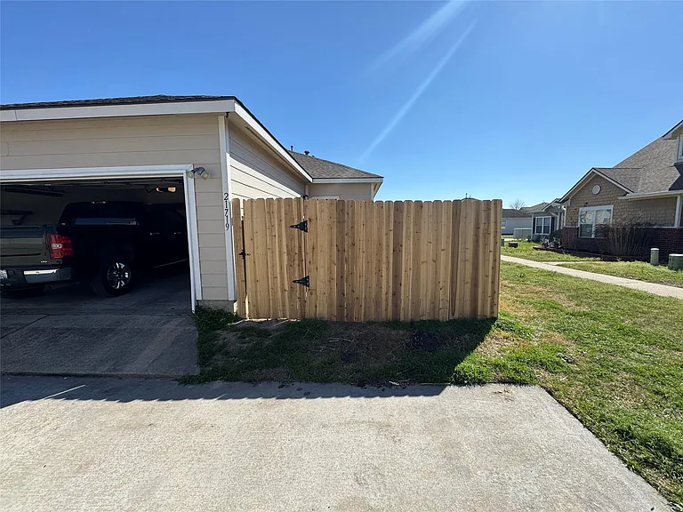 21719 Mossy Field Ln — Photo 40