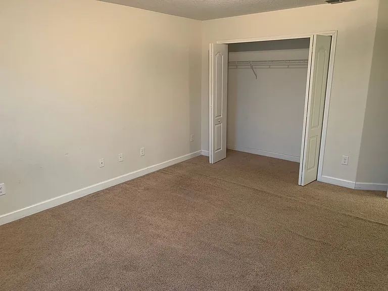 1646 Thetford Cir — Photo 25