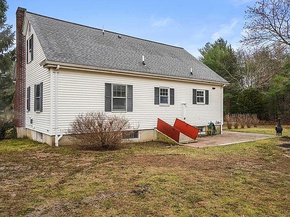 2nd image of 386 Summer St
