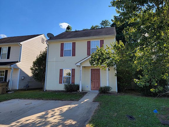 2nd image of 207 Coral Cir