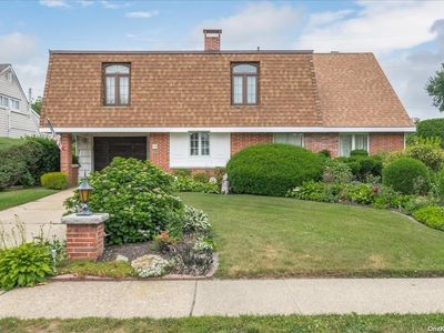 18 Hemp Ln, Hicksville, NY, 11801