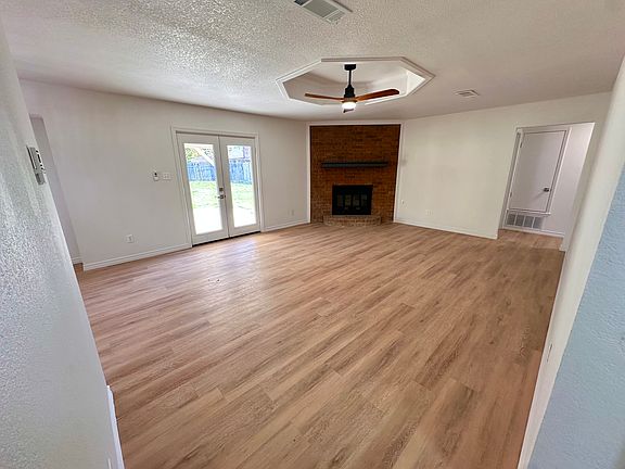 3rd image of 4708 Parkland Dr