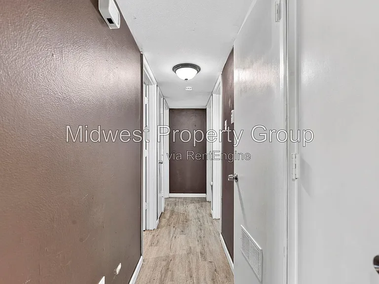 690 Central Pkwy — Photo 9