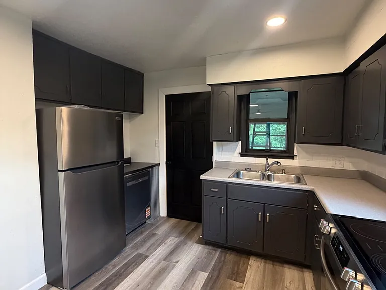 2116 W Elm St — Photo 6