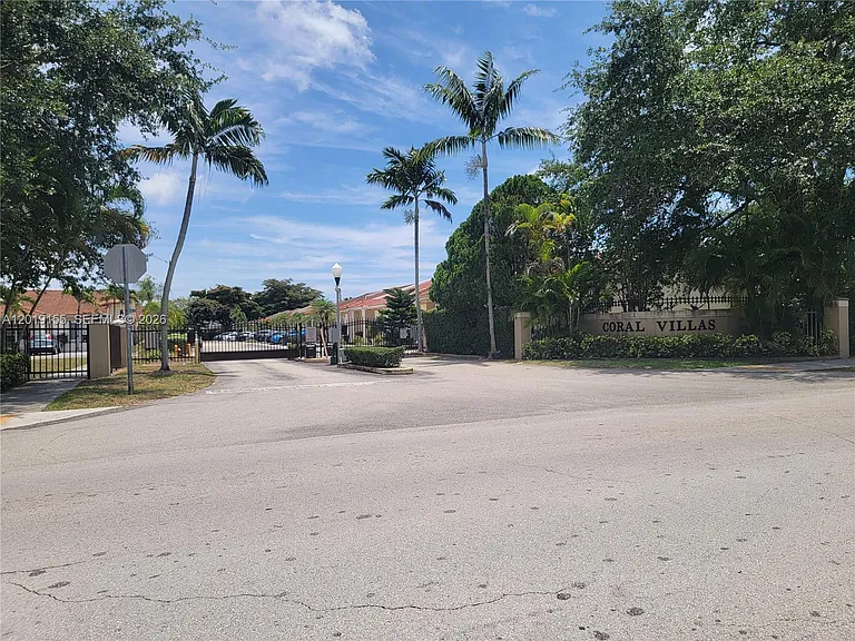 15257 SW 138th Ct — Photo 2