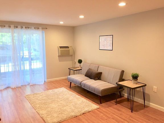 4th image of 46 Greentree Ln APT 19
