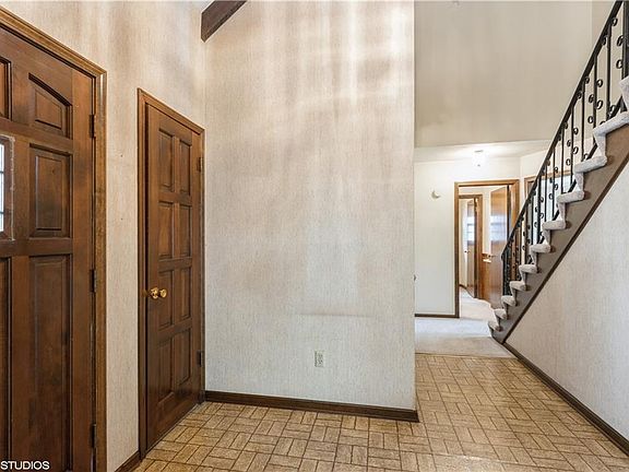 4th image of 10009 Perry Dr