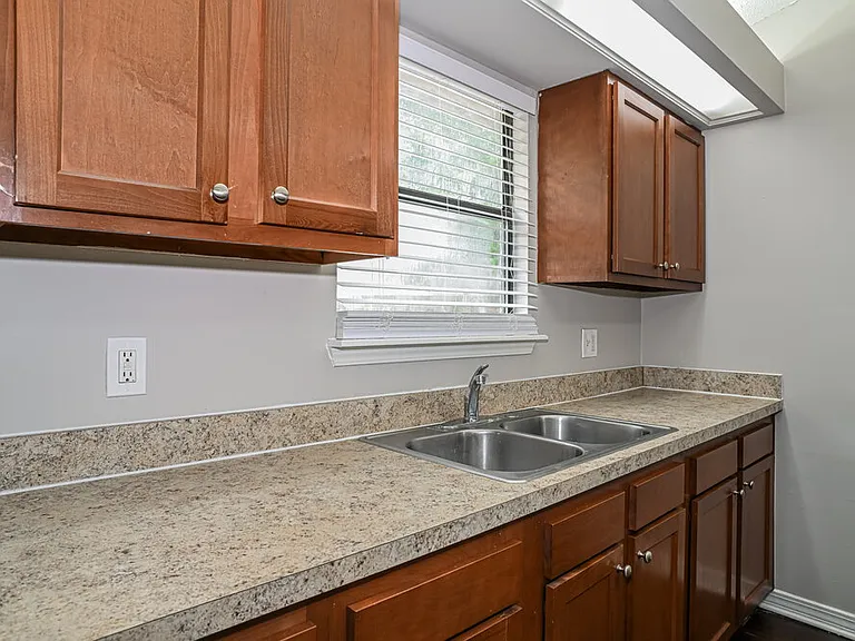 6221 Alfredo Dr W — Photo 8