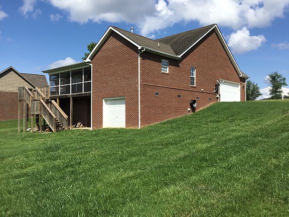 3rd image of 612 Yellow Rose Ln