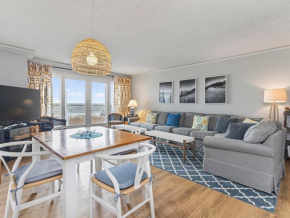 4th image of 31 E Grand Avenue #24
