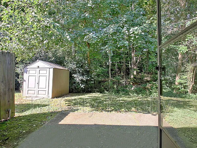 150 Chase Ct — Photo 17