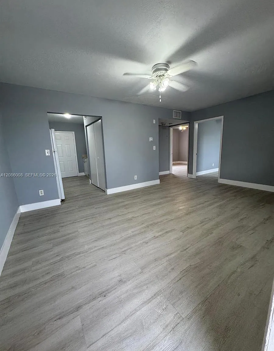 2920 Pierce St — Photo 1
