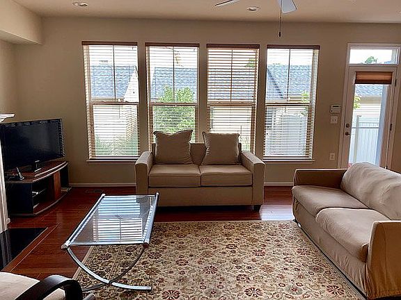 4th image of 2526 Island Grove Blvd