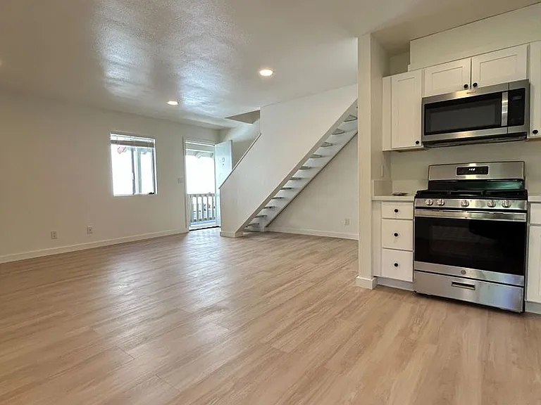 529 W. Victoria - 1236 San Pascual — Photo 19