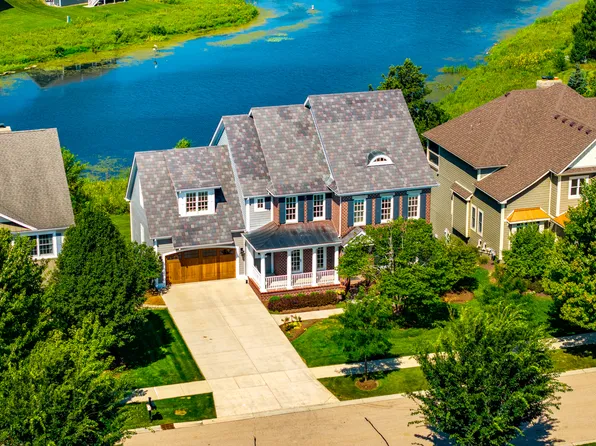 111 Goldenrod Dr, Sugar Grove, IL 60554