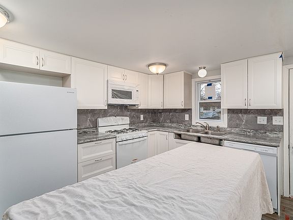 3rd image of 28324 S Fir Ln