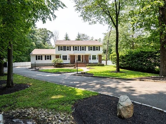 2nd image of 2 Hemlock Ln