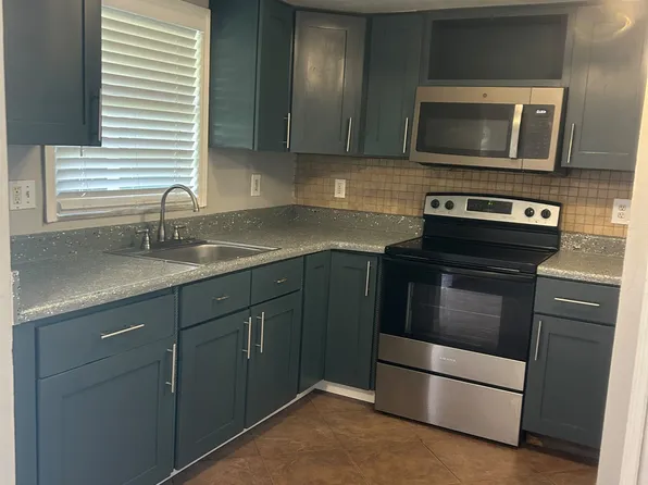 5132 Tennis Court Cir, Tampa, FL