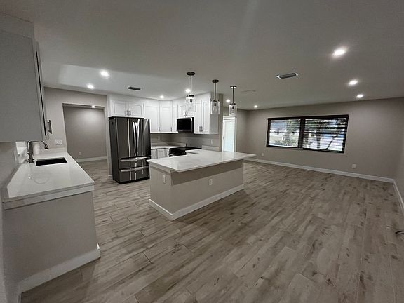 2nd image of 1120 Hunter Ave