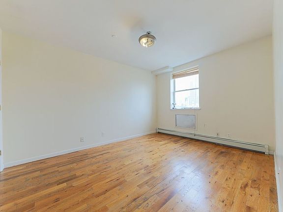 5th image of 567 Warren St Ste A