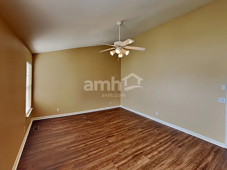104 Lance Park Cir — Photo 12