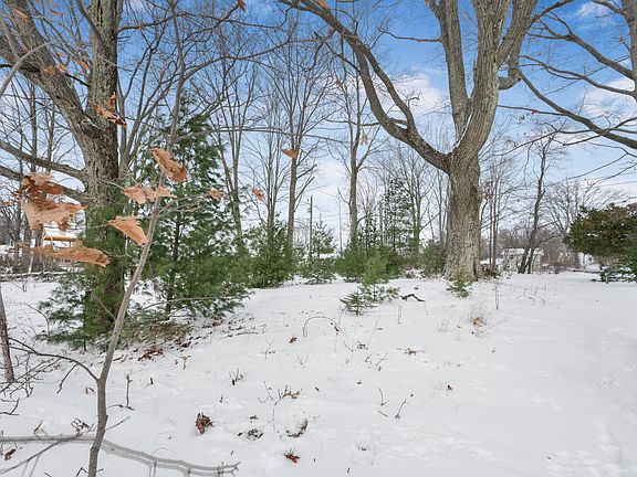 3rd image of 10591 Lake Dr