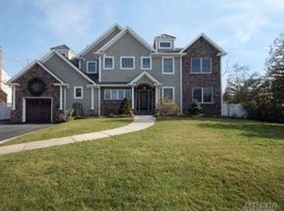 49 Sequams Ln W, West Islip, NY 11795