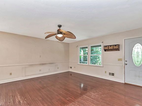 3rd image of 414 Plaza Dr