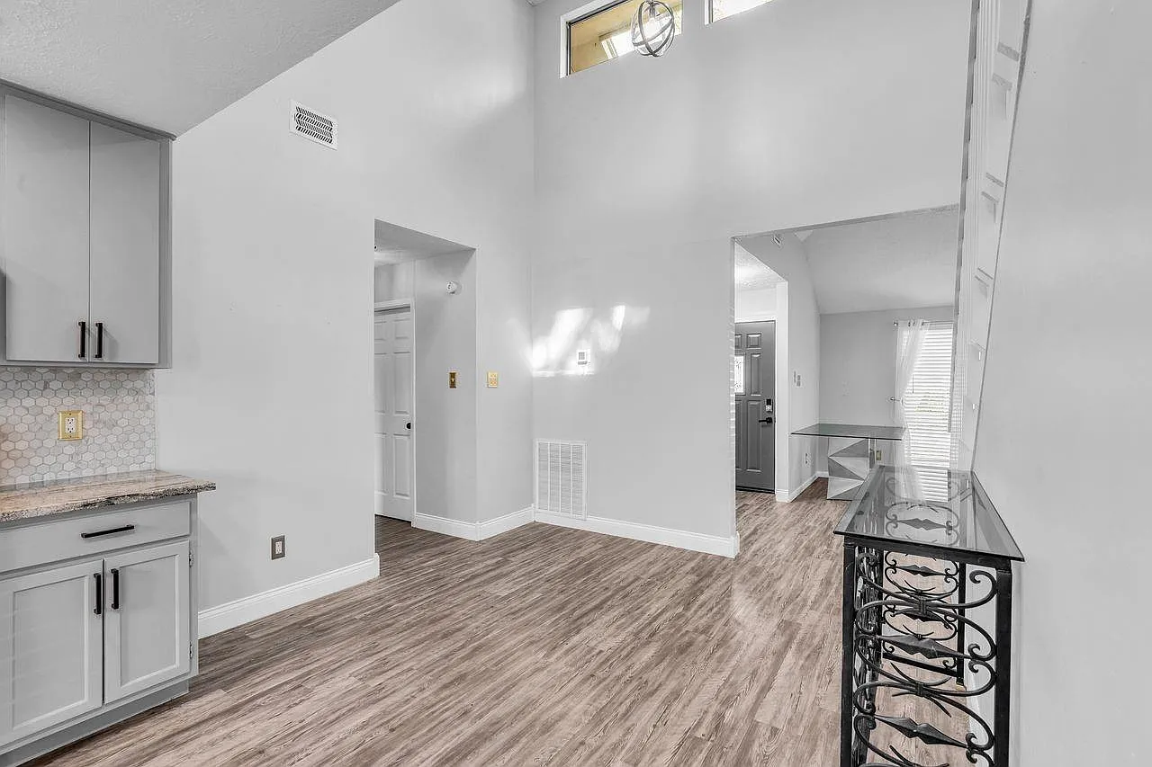 3 bed, 2.0 bath, 1767 sqft, $1,950 — Photo 4