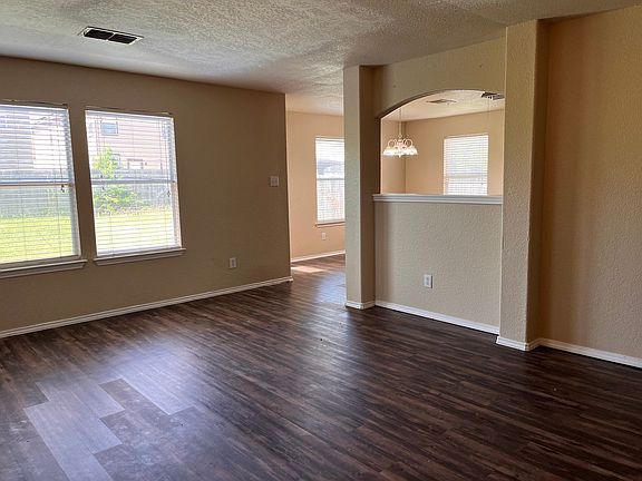 3rd image of 10366 Oakwood Crst