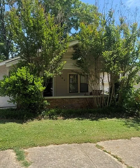 643 Howell St — Photo 1