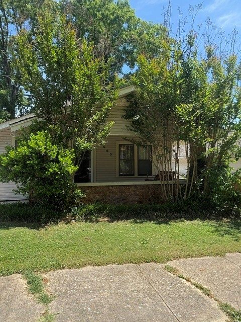 1st image of 643 Howell St