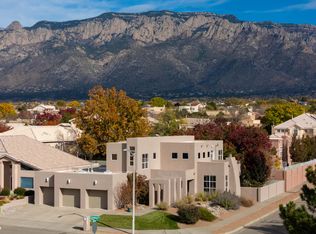 8400 Chateau Dr NE, Albuquerque, NM 87122