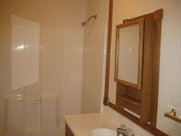 5th image of 817 Woodrow Ave