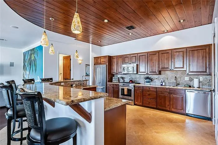 3 bed, 2625 sqft, $3,950 — Photo 4