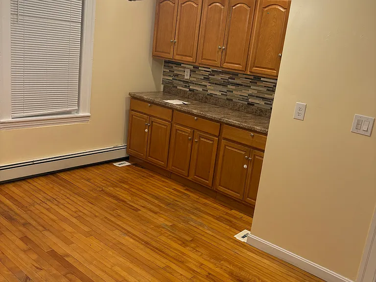 208 Perry Ave #1 — Photo 10