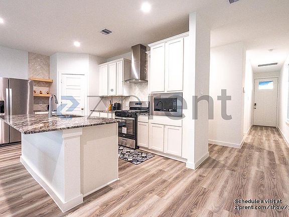 3rd image of 10402 Hadley Park Trl
