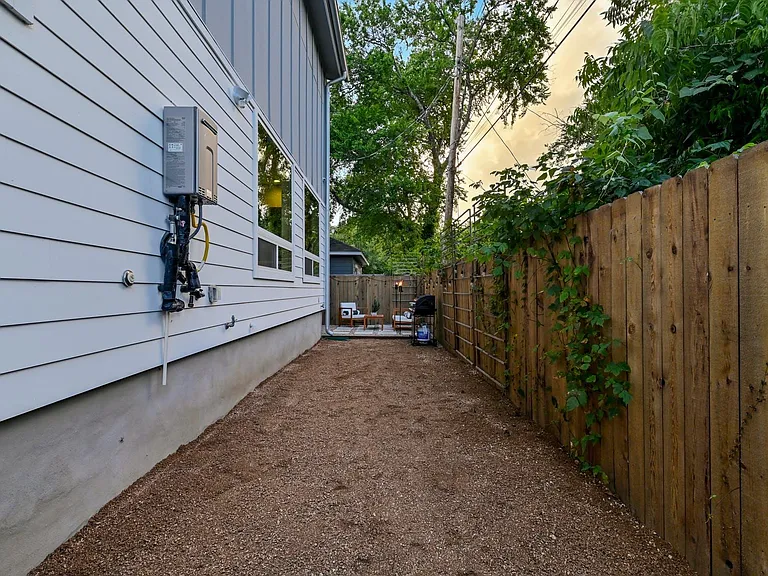 1131 Map St #2 — Photo 28