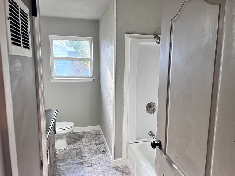 1107 Wilson St — Photo 37