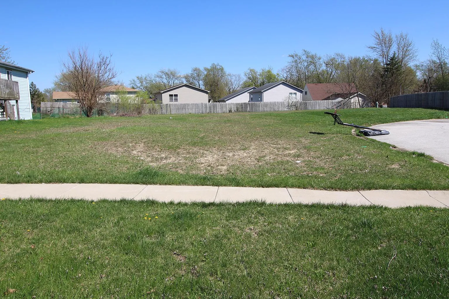 610 Sullivan Ln photo 1