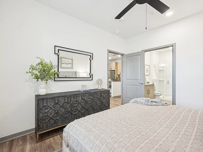 The Garrison Luxury Apartments — Photo 13