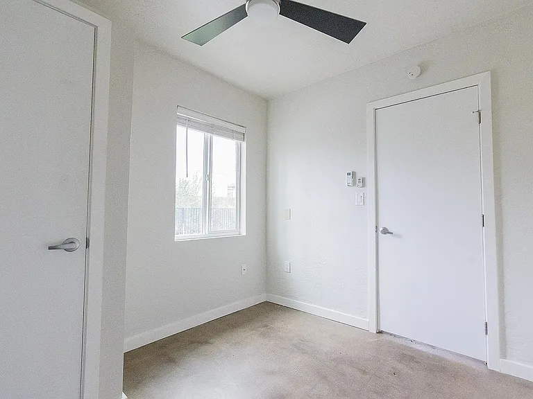 320 W Highland Ave #4 — Photo 16
