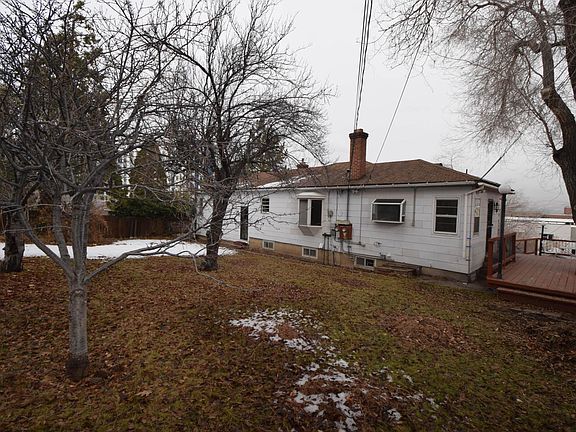 Backyard with fruit trees. Perfect in the summer!!