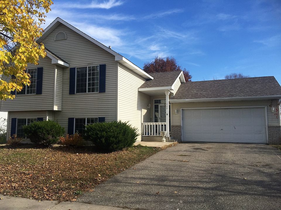 Welcome to 409 9th St in Farmington, MN