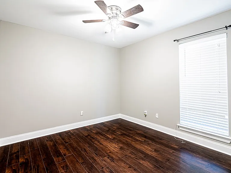 319 Harvest Ln — Photo 8