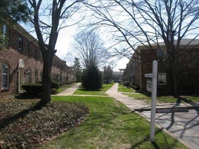 279 Salisbury Sq, Saint Matthews, KY, 40207